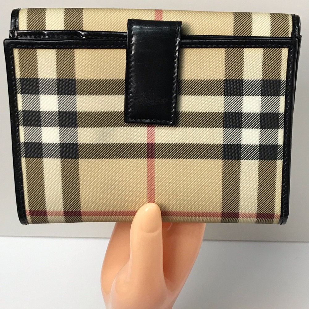 Burberry Signature Nova Check Bifold Wallet 😍 - Picture 10 of 17
